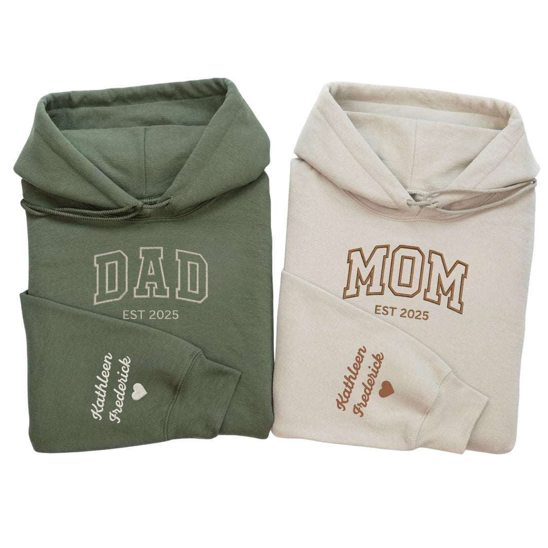 Sweat-shirt ou sweat à capuche brodé PAPA/MAMAN, nom de l'enfant sur la manche, cadeau pour les parents