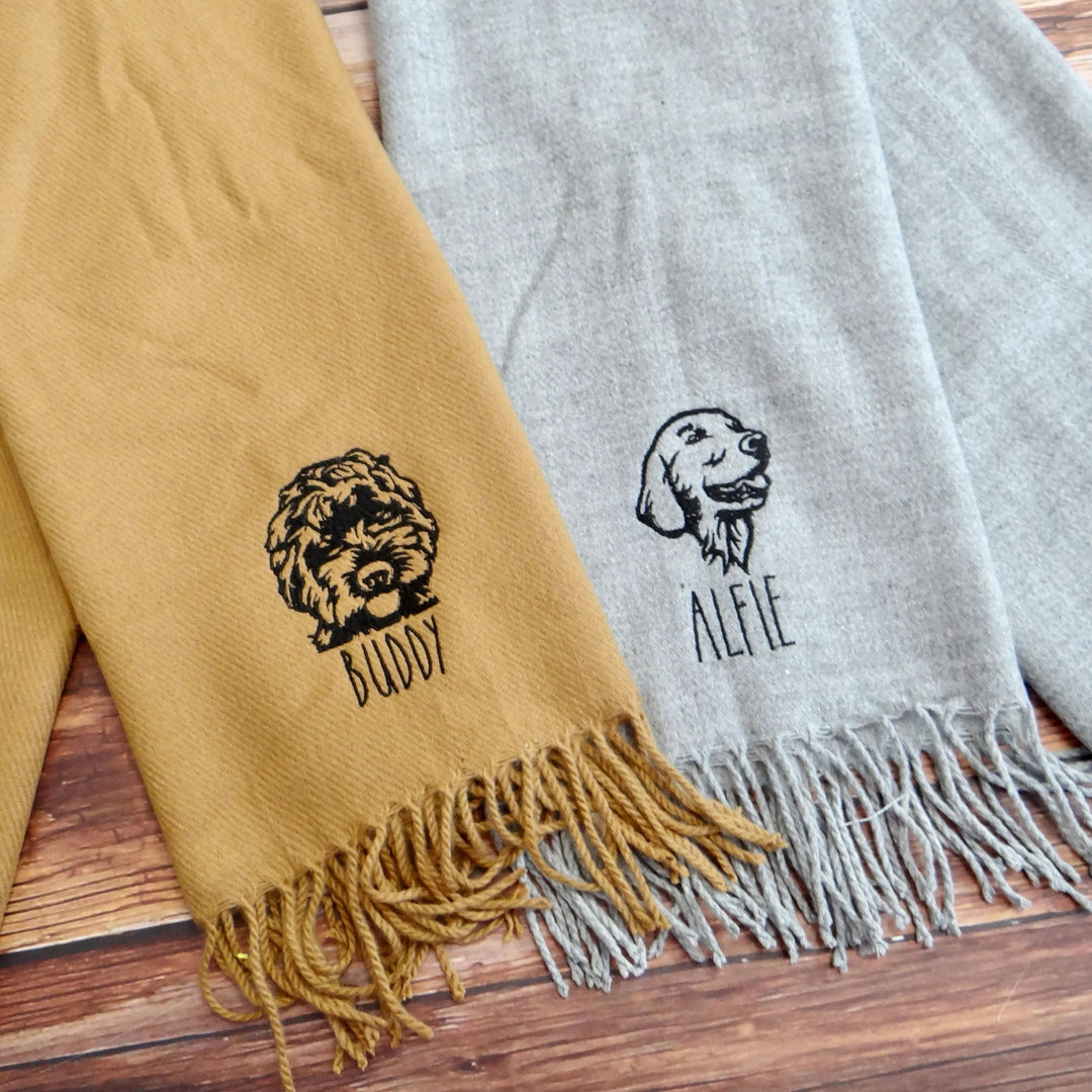 Écharpe brodée personnalisée avec portrait d'animal de compagnie