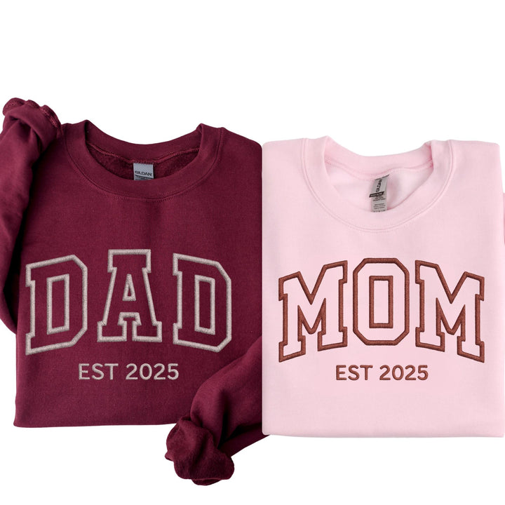 Sweat-shirt ou sweat à capuche brodé PAPA/MAMAN, nom de l'enfant sur la manche, cadeau pour les parents