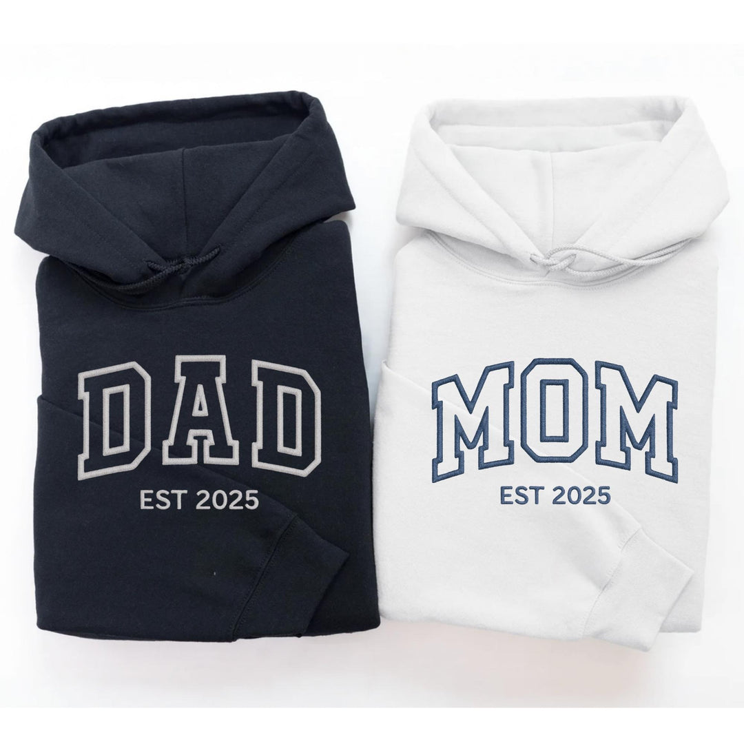 Sweat-shirt ou sweat à capuche brodé PAPA/MAMAN, nom de l'enfant sur la manche, cadeau pour les parents