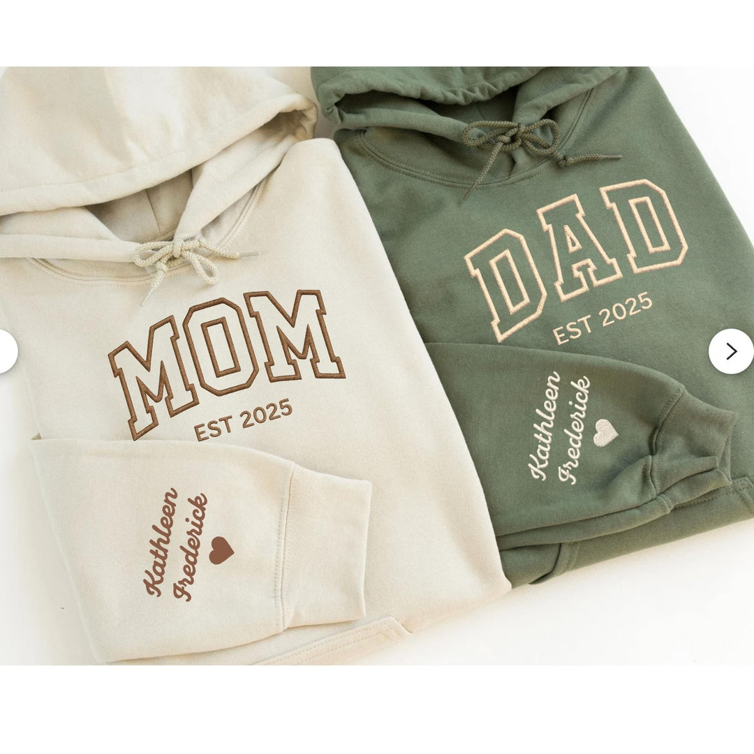 Sweat-shirt ou sweat à capuche brodé PAPA/MAMAN, nom de l'enfant sur la manche, cadeau pour les parents