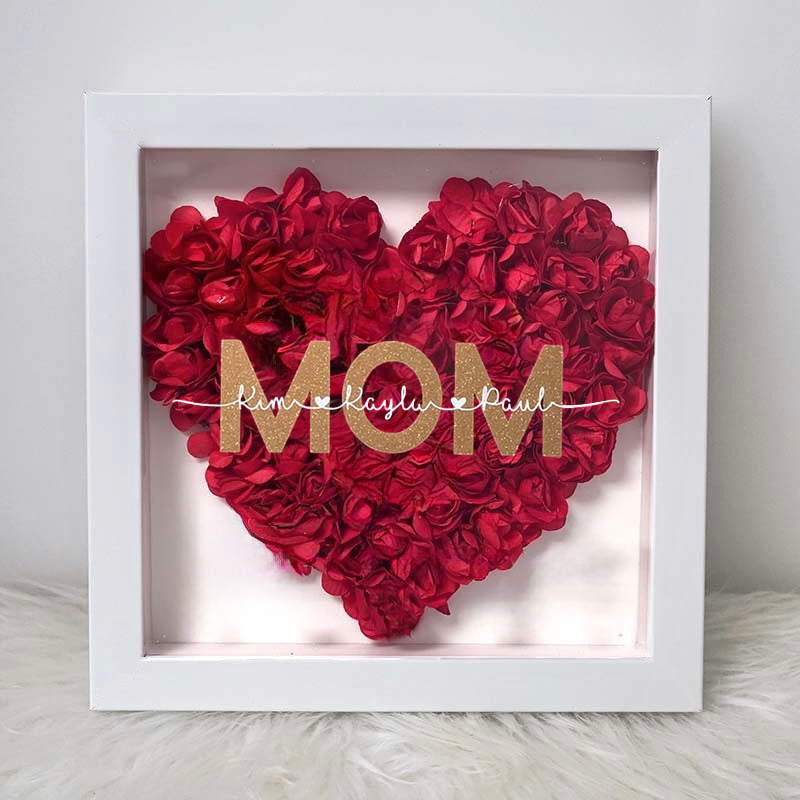 Cadre d'ombre personnalisé avec cœur de mère et pétales de fleurs
