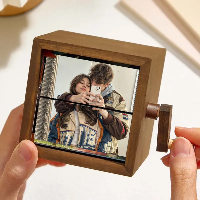 Boîte à Flipbook à Manivelle pour les Amoureux – Souvenir Romantique et Personnalisé