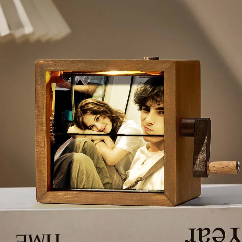 Boîte à Flipbook à Manivelle pour les Amoureux – Souvenir Romantique et Personnalisé