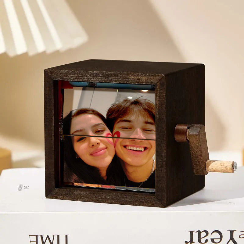 Boîte à Flipbook à Manivelle pour les Amoureux – Souvenir Romantique et Personnalisé