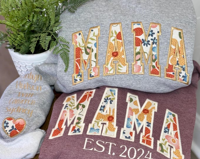 Sweat-shirt personnalisé « Maman » avec broderie florale et prénom sur la manche