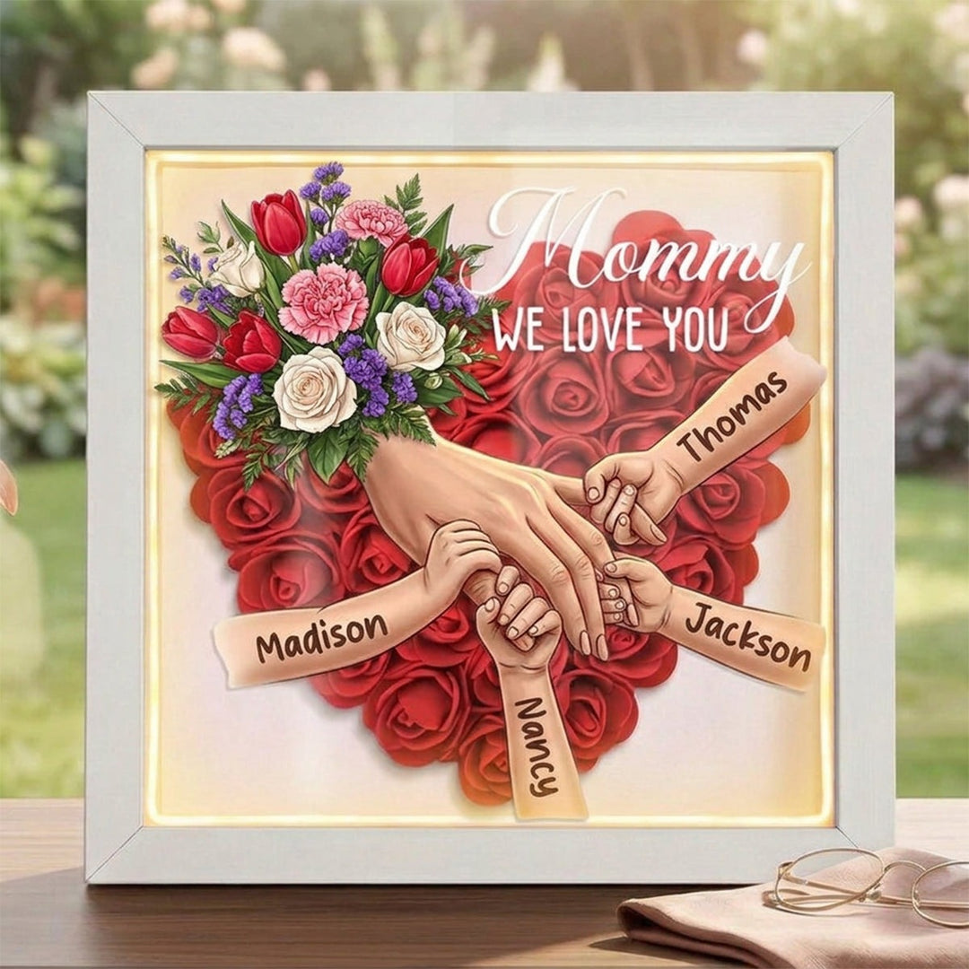 Cadre-vitrine personnalisé « Mains entrelacées » avec tulipes, roses blanches et œillets — Pour Maman