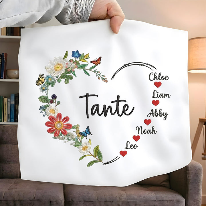 Sweat-shirt personnalisé avec broderie florale en forme de cœur et prénoms des enfants — Pour Grand-mère