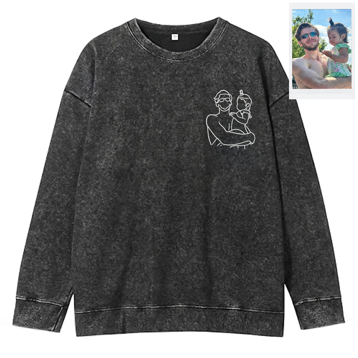 T-shirt à l'aspect délavé avec contour de portrait brodé — un cadeau pour maman ou papa