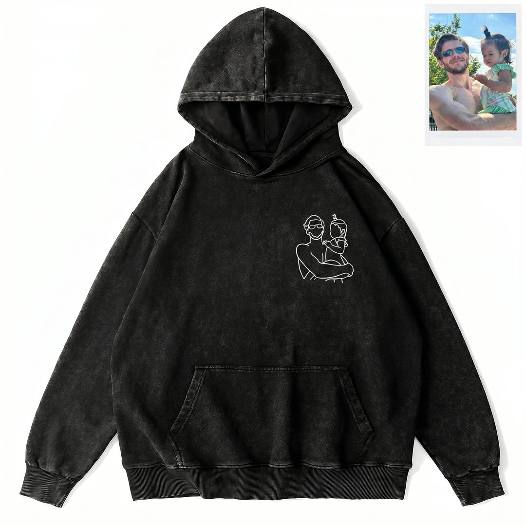 T-shirt à l'aspect délavé avec contour de portrait brodé — un cadeau pour maman ou papa