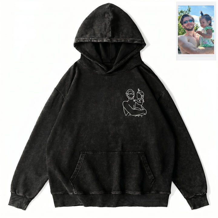 T-shirt à l'aspect délavé avec contour de portrait brodé — un cadeau pour maman ou papa
