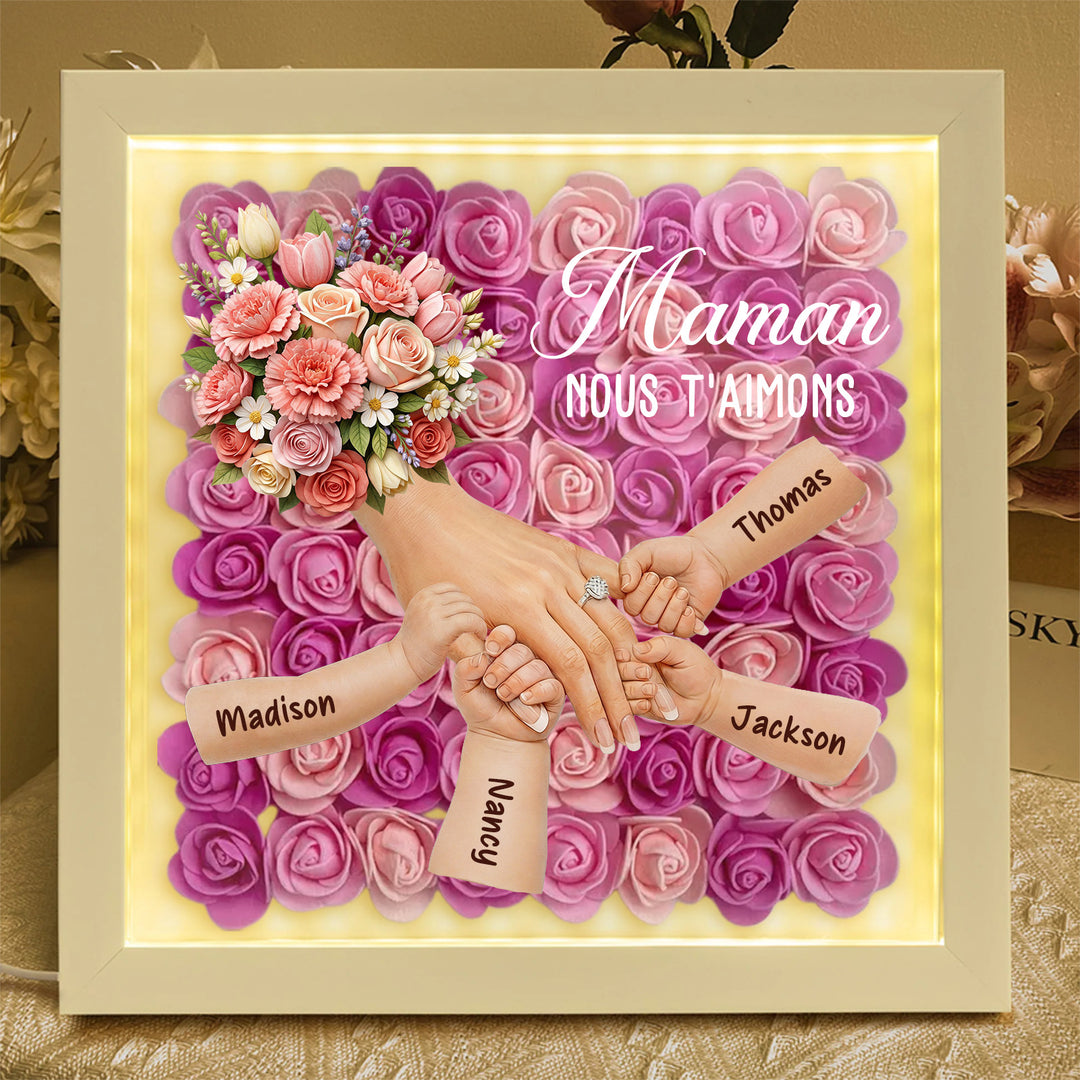 Boîte d’ombre cœur floral personnalisée Maman mains avec prénoms enfants