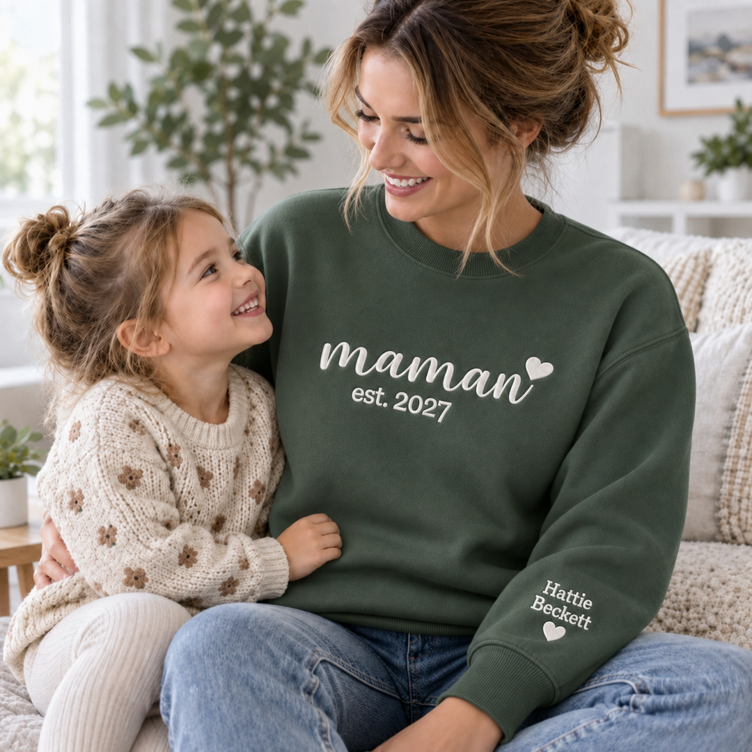 Sweat-shirt brodé personnalisé avec les prénoms des enfants sur la manche – Cadeau de Noël pour maman ou mamie