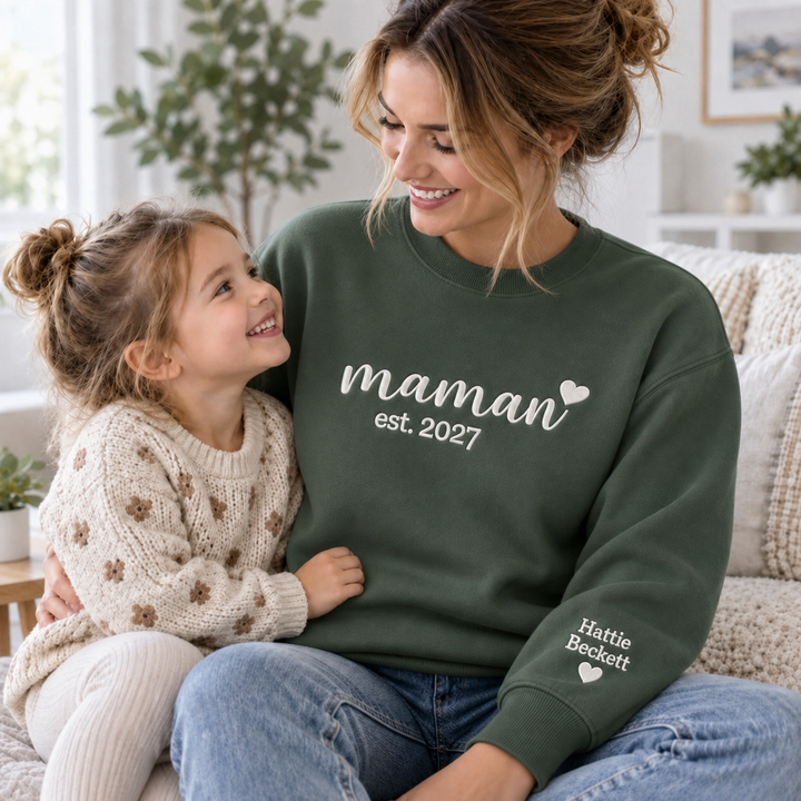 Sweat-shirt brodé personnalisé avec les prénoms des enfants sur la manche – Cadeau de Noël pour maman ou mamie