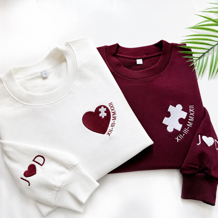 Sweat-shirt brodé personnalisé avec cœur et pièce de puzzle, initiale et cœur sur la manche, pour couple