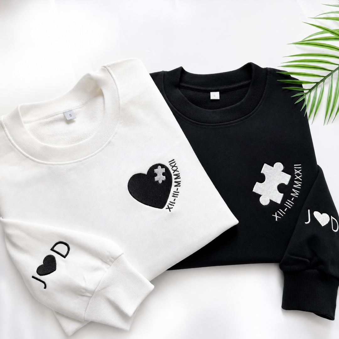 Sweat-shirt brodé personnalisé avec cœur et pièce de puzzle, initiale et cœur sur la manche, pour couple