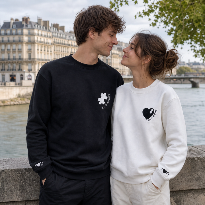 Sweat-shirt brodé personnalisé avec cœur et pièce de puzzle, initiale et cœur sur la manche, pour couple
