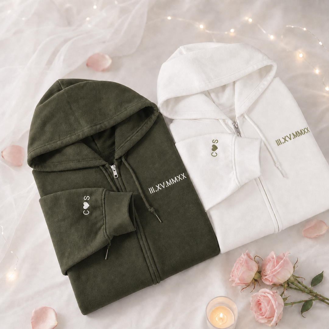 Sweat à Capuche Zippé Personnalisé Couple, Initiales et Date en Chiffres Romains Brodées