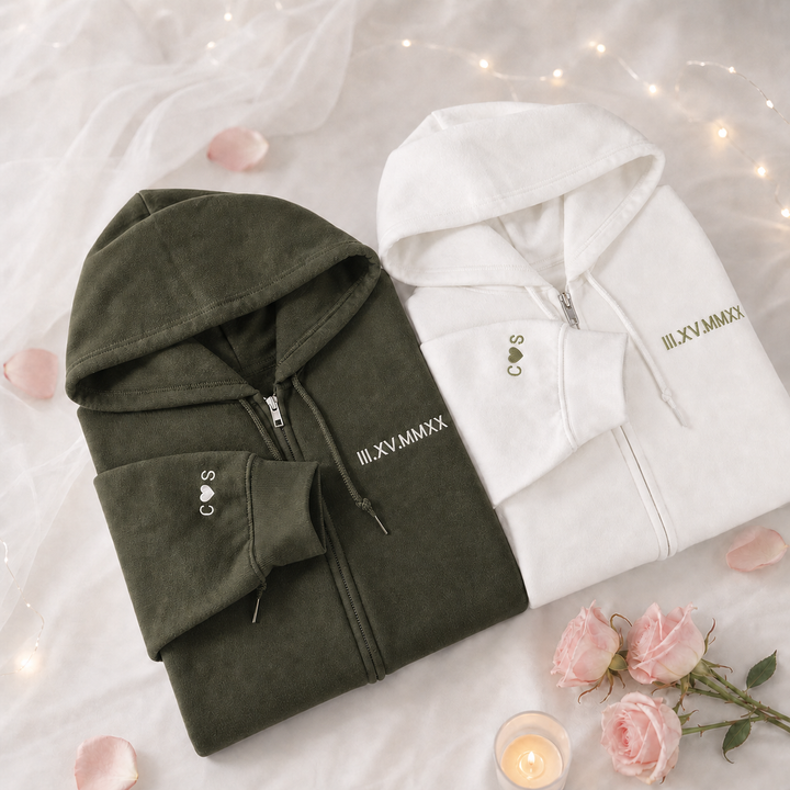 Sweat à Capuche Zippé Personnalisé Couple, Initiales et Date en Chiffres Romains Brodées