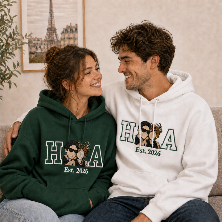 Sweatshirt Couple Brodé Personnalisé avec Photo et Initiales - Cadeau Anniversaire & Saint-Valentin