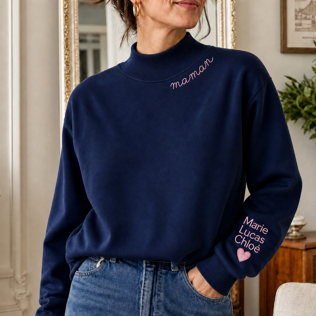 Sweat-shirt Maman à Col Montant Brodé Personnalisé avec Prénom d’Enfant sur la Manche – Cadeau pour Maman