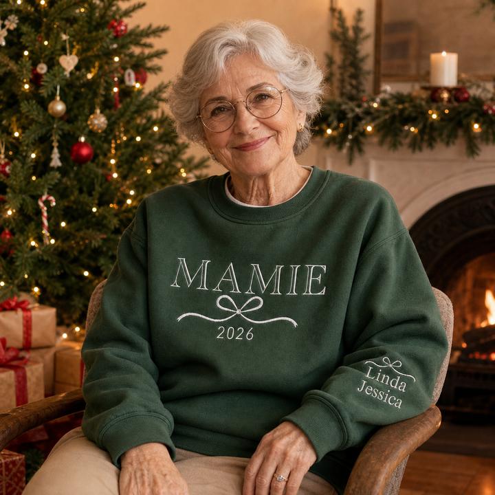 Sweat-shirt brodé personnalisé avec les prénoms des enfants sur la manche – Cadeau pour maman ou mamie