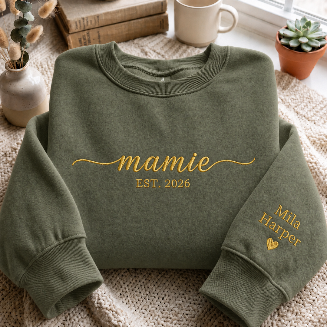 Sweat-shirt brodé personnalisé avec les prénoms des enfants sur la manche – Cadeau de Noël pour maman et mamie