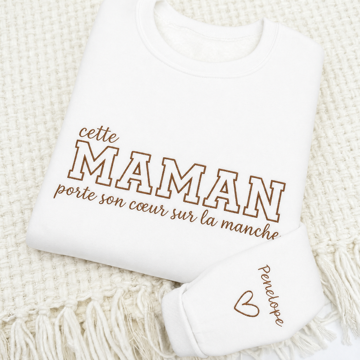 Cette Maman porte son cœur sur sa manche – Sweat brodé personnalisé pour maman et mamie