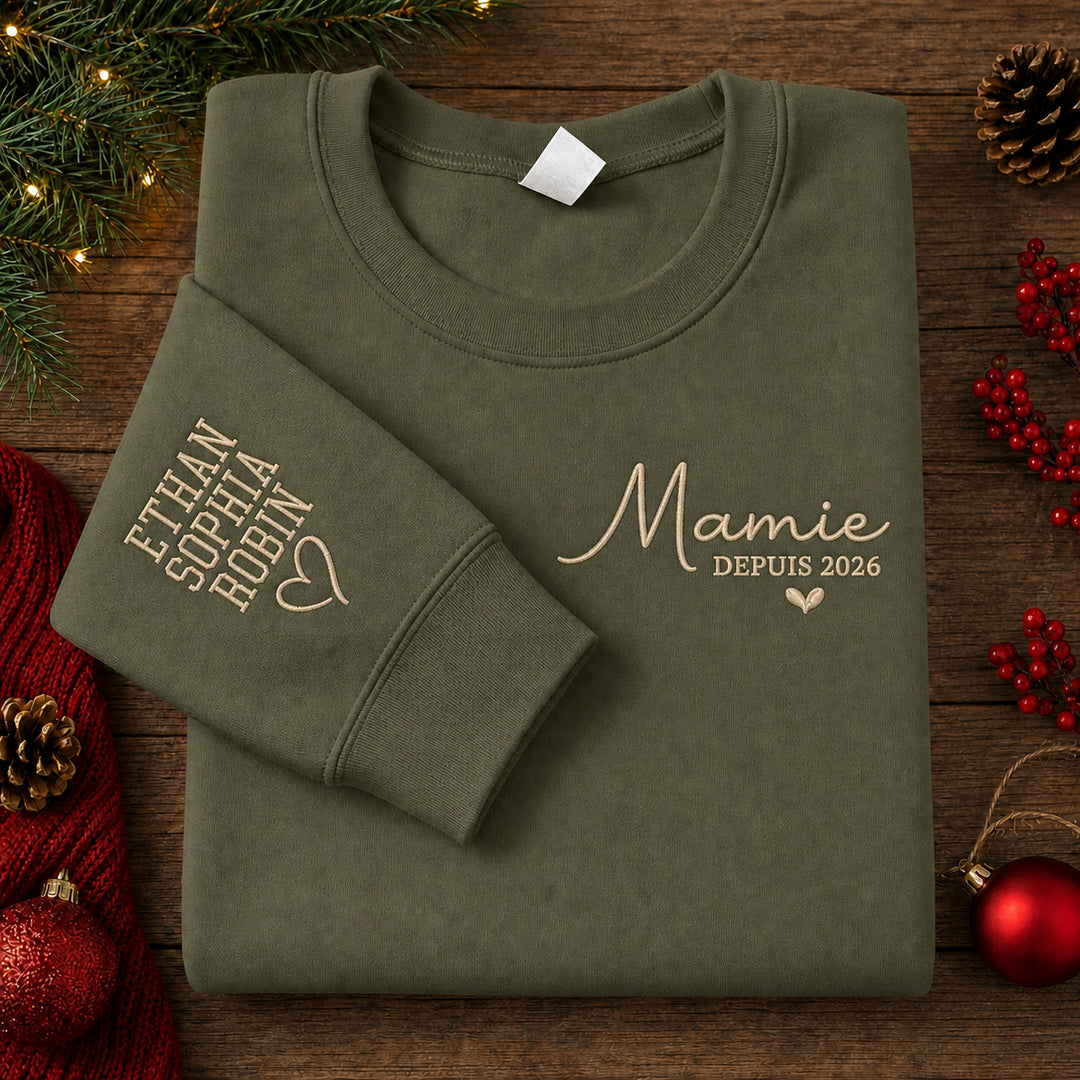 Sweat-shirt brodé personnalisé avec les prénoms des enfants sur la manche – Le cadeau de Noël de maman