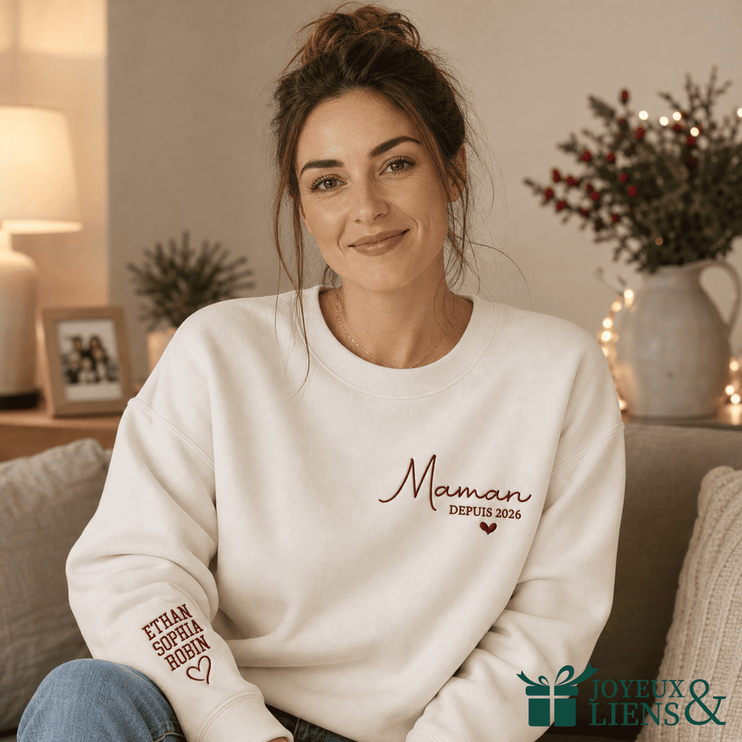 Sweat-shirt brodé personnalisé avec les prénoms des enfants sur la manche – Le cadeau de Noël de maman