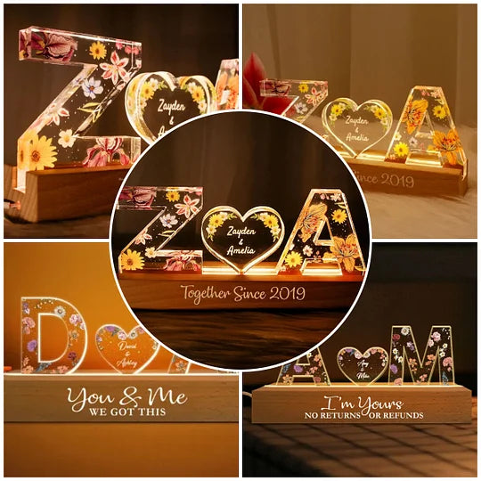 Veilleuse LED en acrylique floral avec initiales de couple personnalisées