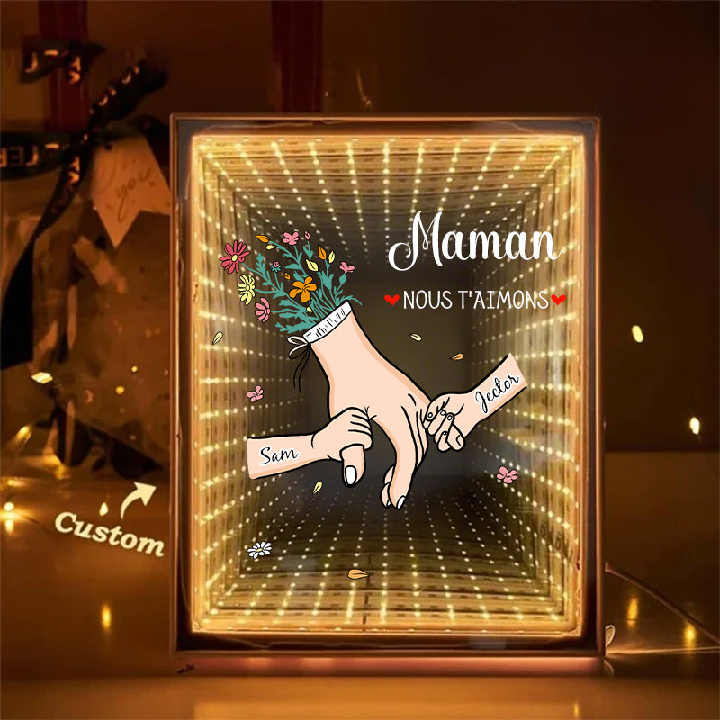Lampe miroir personnalisée avec la main de la mère et le nom de l'enfant