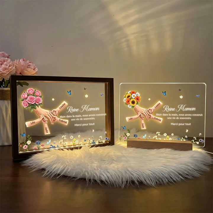 Cadeau Fête des Mères personnalisé – Veilleuse LED Mains de maman avec prénoms et design familial