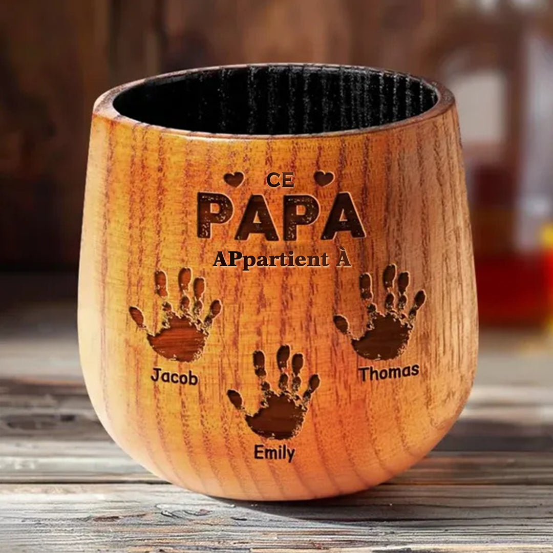 Là où vont ces mains, l'amour suit - Verre à whisky en bois personnalisé pour la famille - Fête des pères