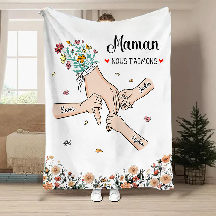 Couverture Personnalisée Main dans la Main – MAMAN, Nous T’aimons en Flanelle & Sherpa – Un Cadeau Parfait et Réconfortant pour Maman