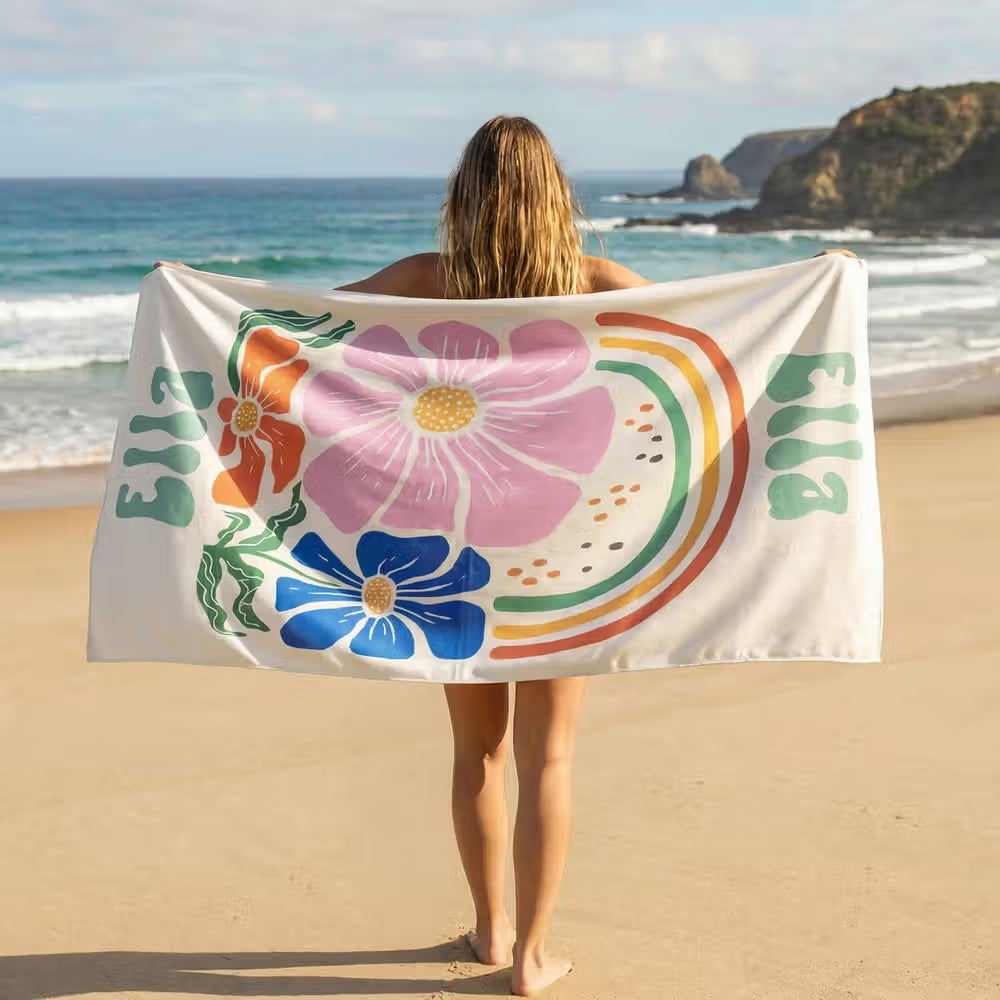 Épanouissez-vous Sous le Soleil - Serviette de Plage Florale avec Nom Personnalisé - Cadeau Idéal pour les Femmes