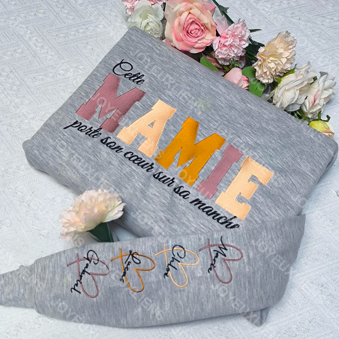 Cette Mamie porte son cœur sur sa manche – Sweat brodé personnalisé Fête des Mères