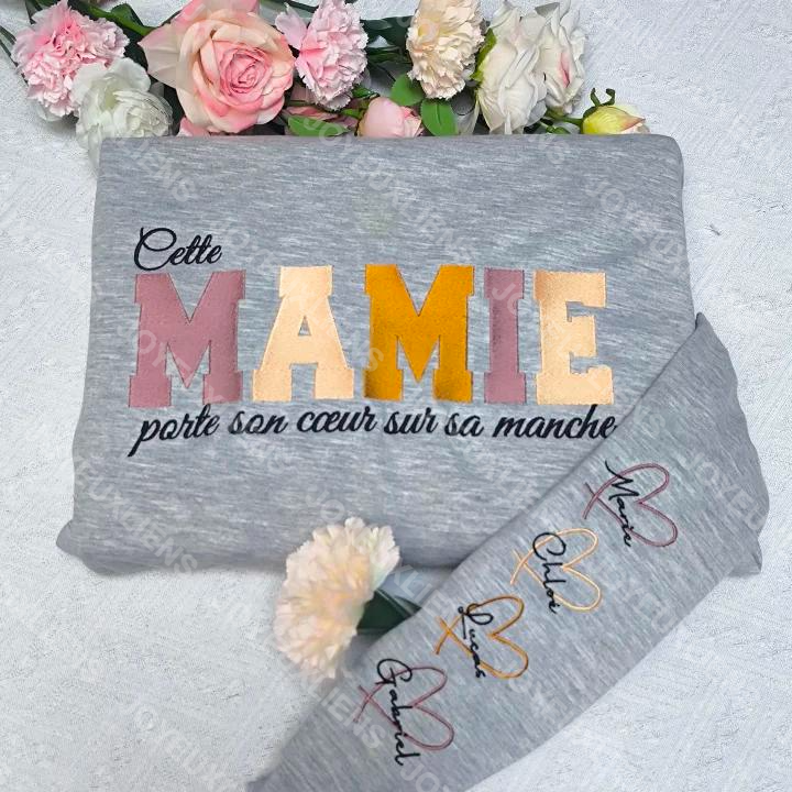 Cette Mamie porte son cœur sur sa manche – Sweat brodé personnalisé Fête des Mères