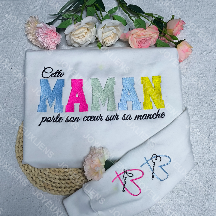 Cette Mamie porte son cœur sur sa manche – Sweat brodé personnalisé Fête des Mères