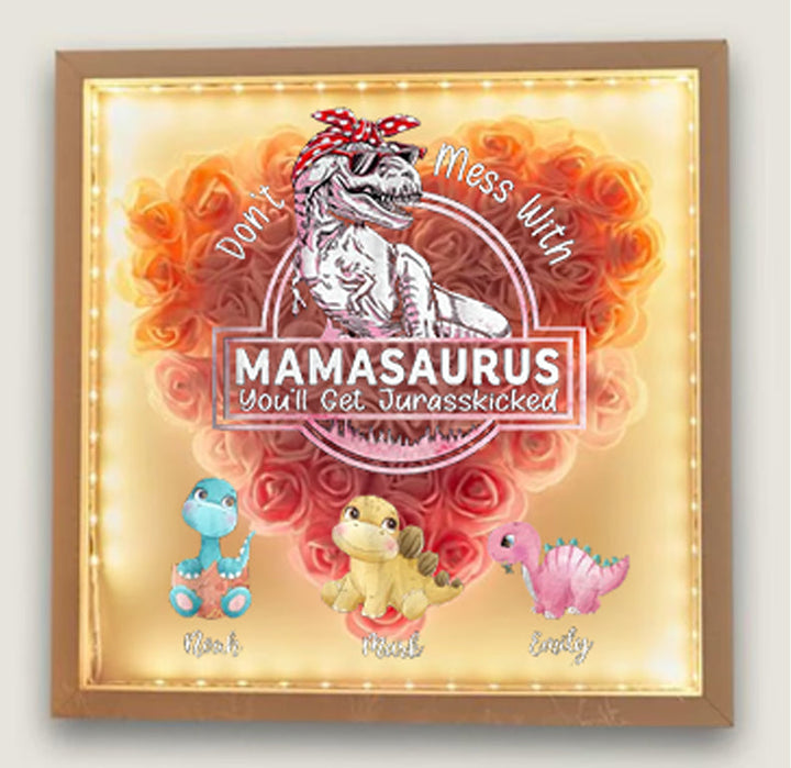 Ne plaisantez pas avec Mamasaurus, vous serez frappé par le Jurasskick - Boîte à fleurs personnalisée