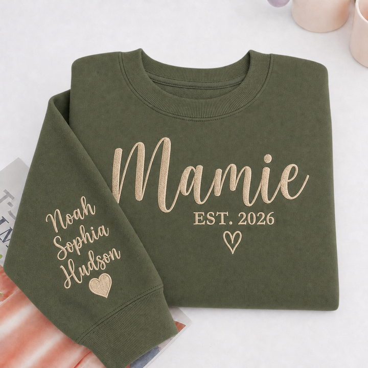 Sweat-shirt brodé personnalisé avec les prénoms des enfants sur la manche – Le cadeau idéal pour maman et marraine
