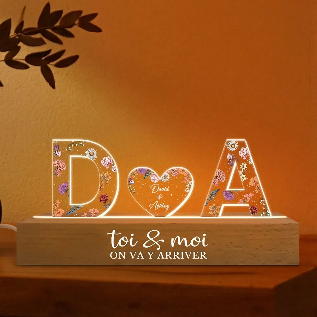 Veilleuse LED en acrylique floral avec initiales de couple personnalisées