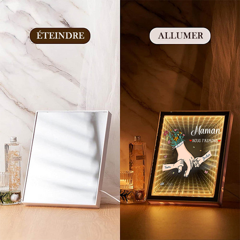 Lampe miroir personnalisée avec la main de la mère et le nom de l'enfant
