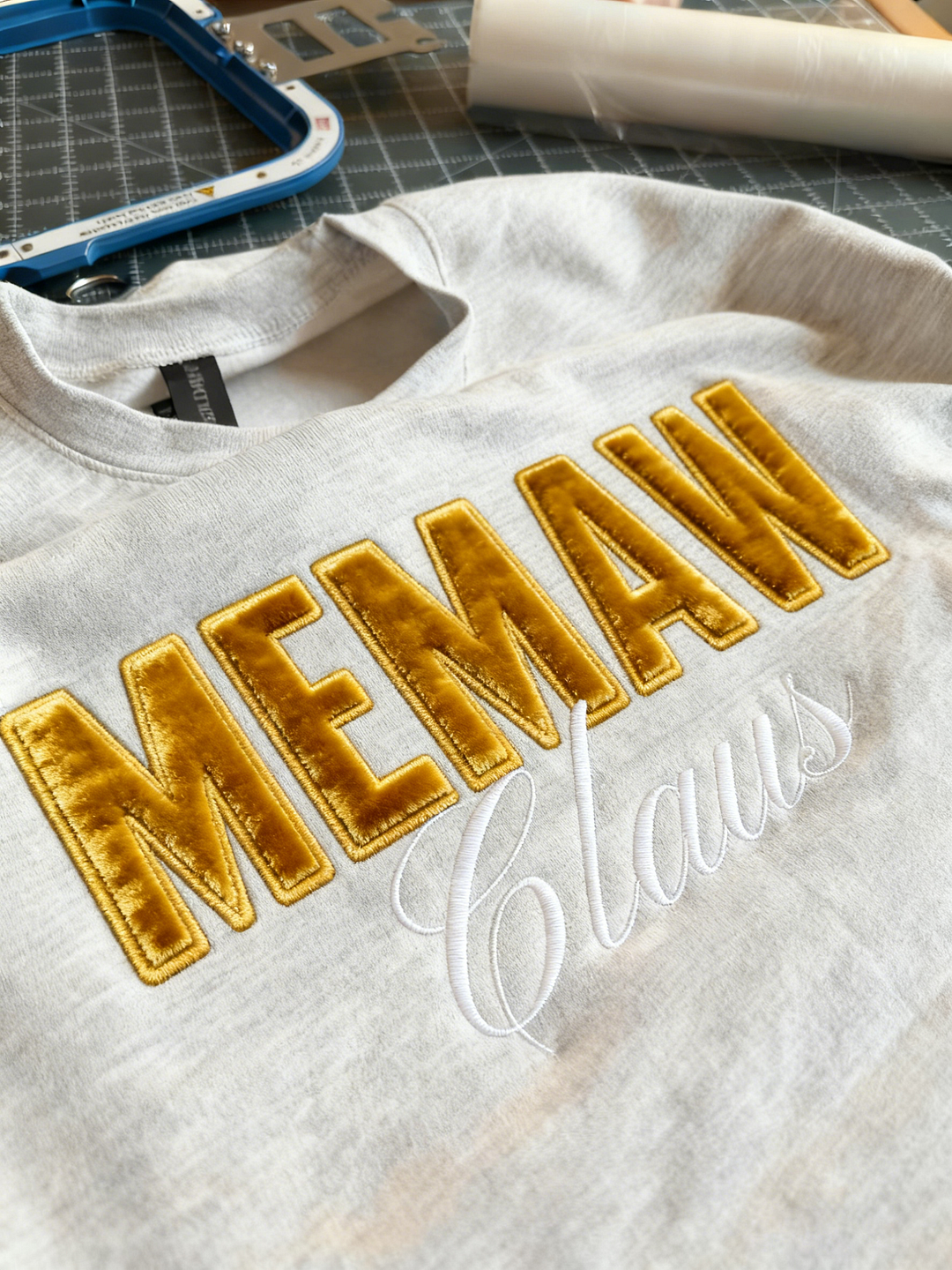 Sweat-shirt de Noël brodé personnalisé avec le nom de maman/papa/mamie/papi