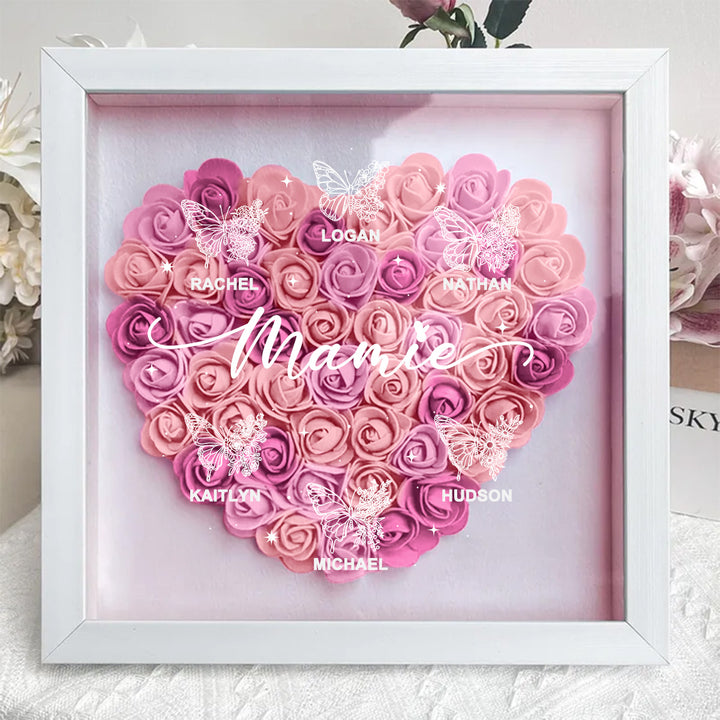 Cadre-vitrine floral motif papillon avec le prénom de l'enfant — Un cadeau pour Maman
