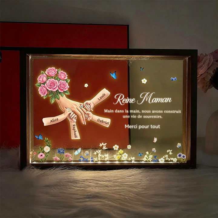 Cadeau Fête des Mères personnalisé – Veilleuse LED Mains de maman avec prénoms et design familial
