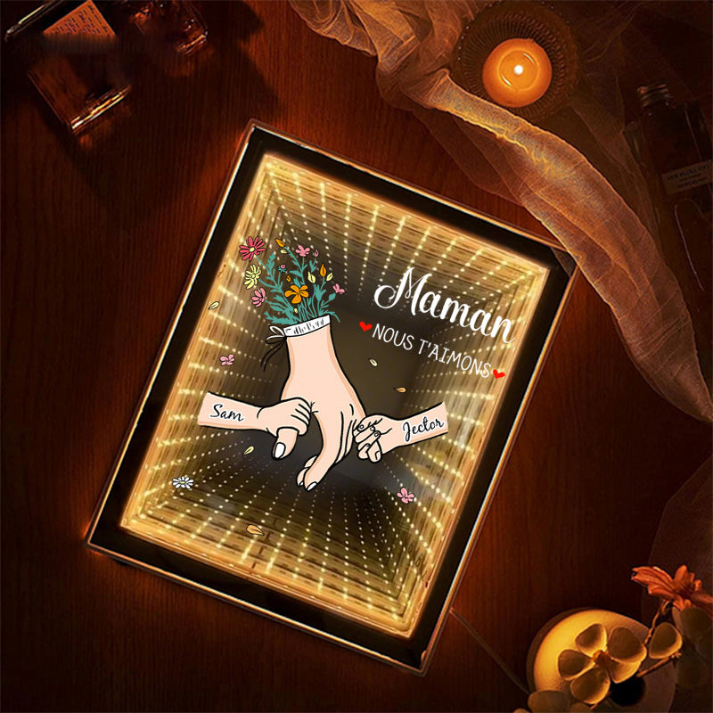 Lampe miroir personnalisée avec la main de la mère et le nom de l'enfant