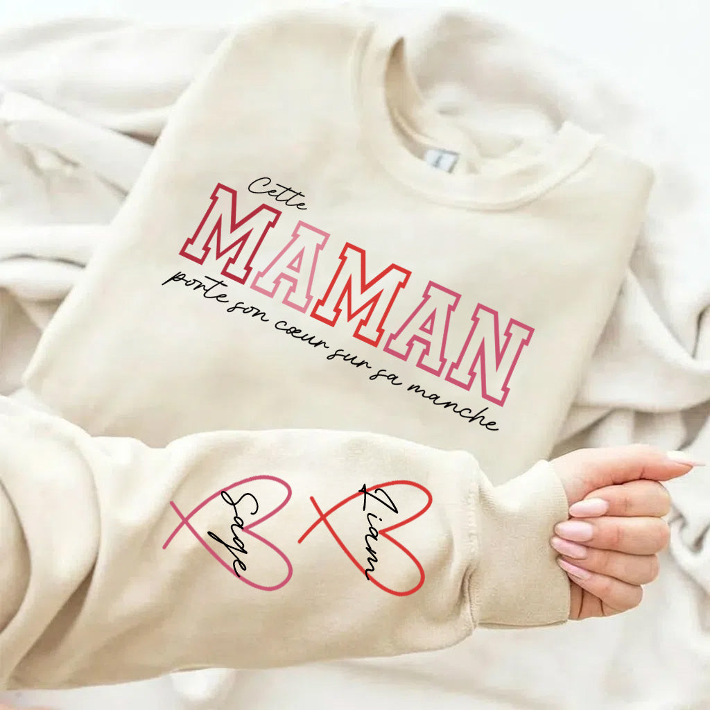 Sweat personnalisé pour Maman – Cette Maman porte son cœur sur sa manche