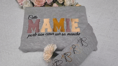 Cette Mamie porte son cœur sur sa manche – Sweat brodé personnalisé Fête des Mères