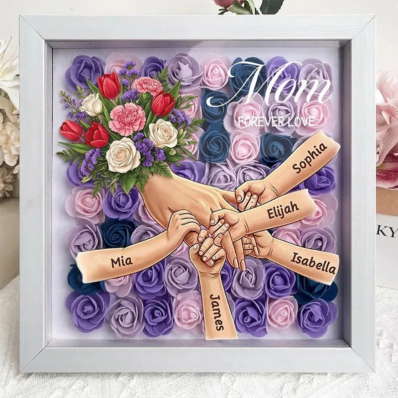 Cadre-vitrine personnalisé « Mains entrelacées » avec tulipes, roses blanches et œillets — Pour Maman